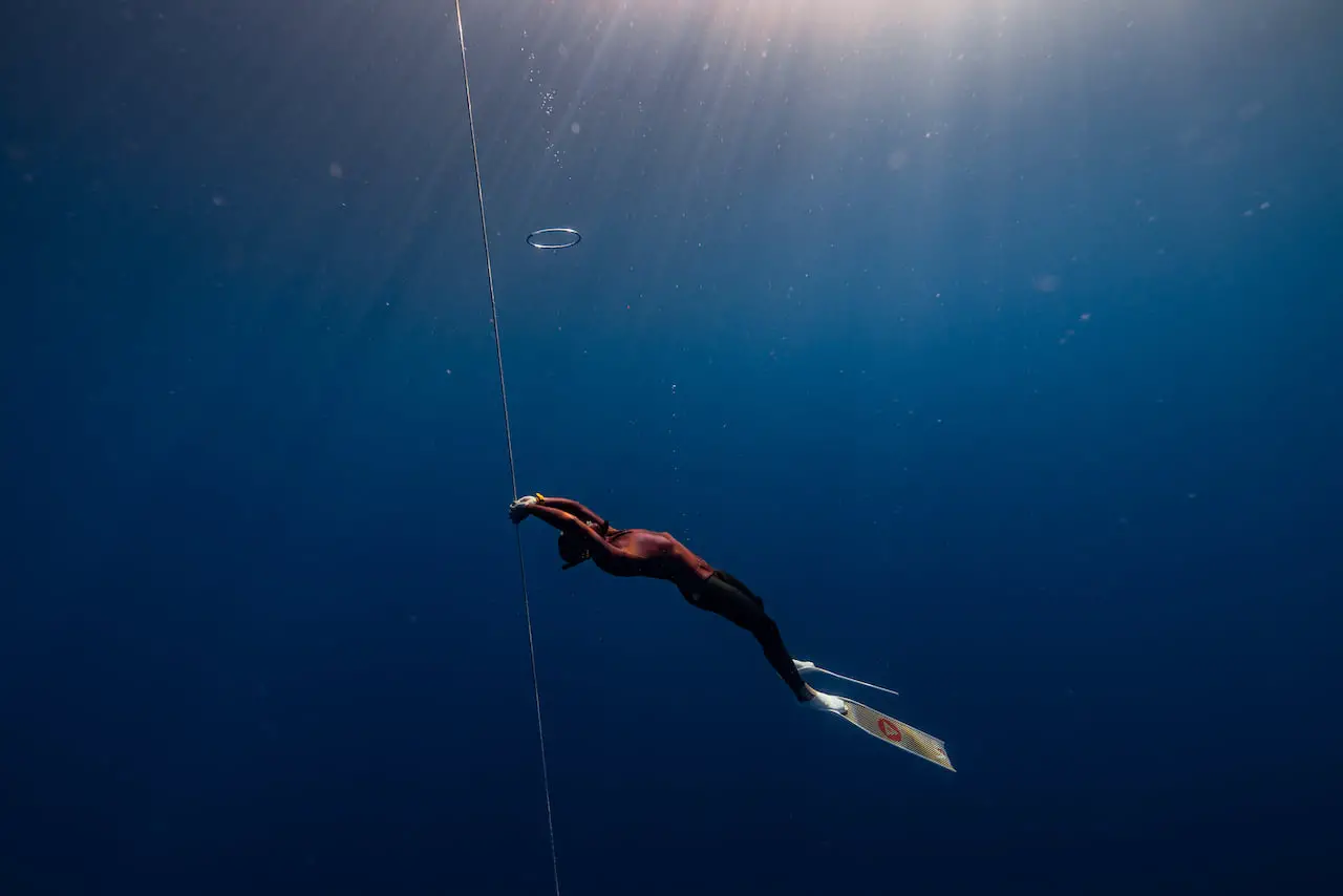 Freediving Narcosis: an interesting interplay of gases